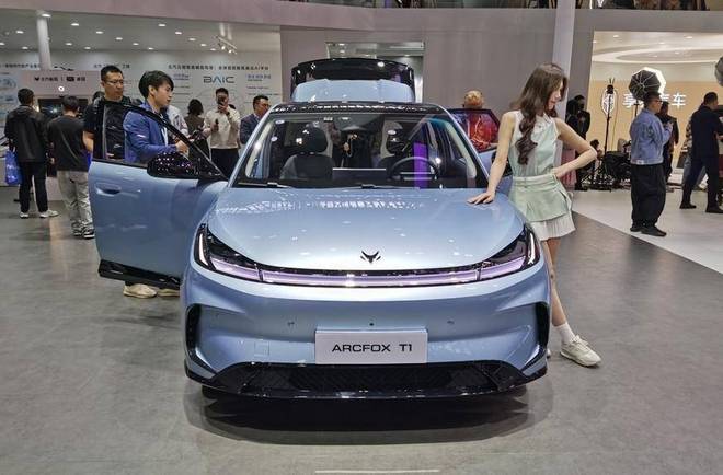 实力选手北汽极狐T1亮相广州车展冰球突破豪华版A0级纯电市场再添(图2)