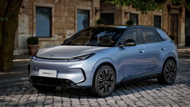 实力选手北汽极狐T1亮相广州车展冰球突破豪华版A0级纯电市场再添(图6)