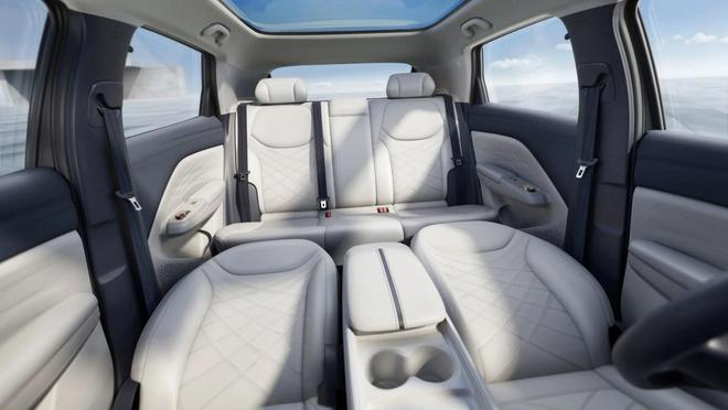 实力选手北汽极狐T1亮相广州车展冰球突破豪华版A0级纯电市场再添(图7)